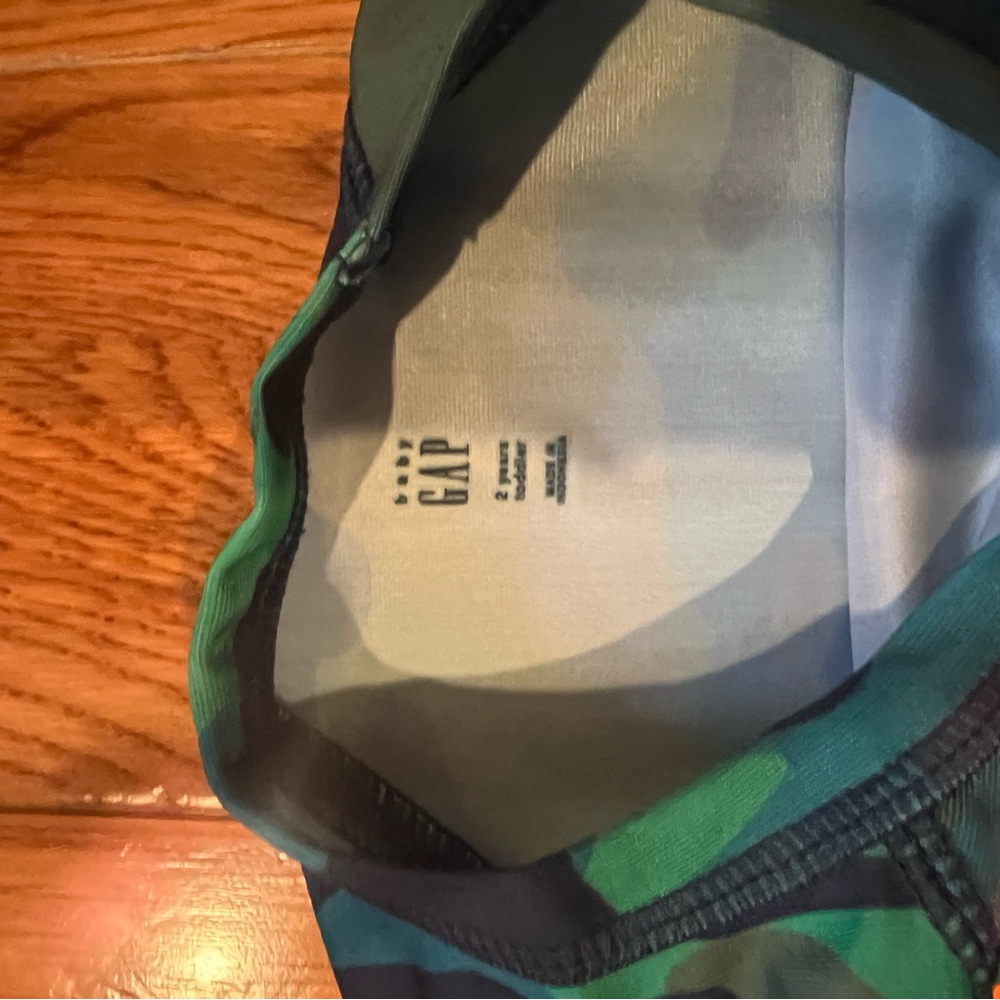 GAP Kids Green and Blue Camouflage Rashguard Set like new - Picture 3 of 6